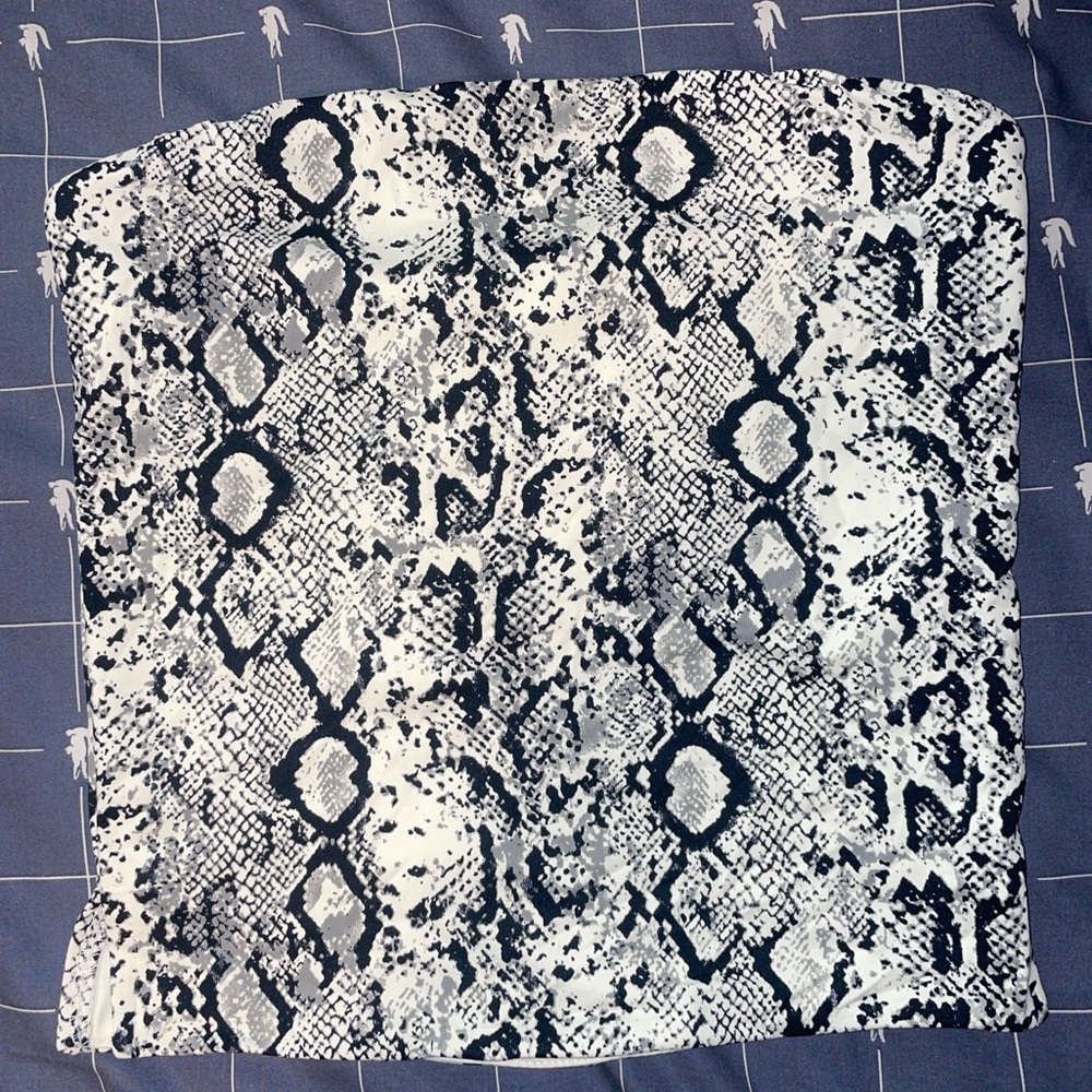 FOREVER 21 STRAPLESS SNAKE PRINT CROP TOP SIZE XS